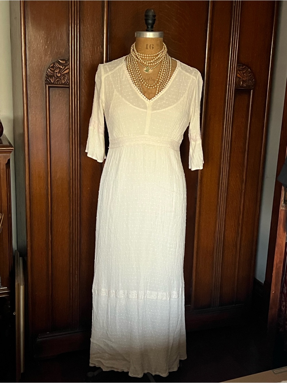 Knox Rose Cream Maxi Dress with V-Neck and Three-Quarter Sleeves Size M - Picture 2 of 9